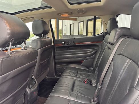 Used 2019 Lincoln MKT AWD image 16