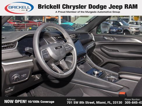 Used 2025 Jeep Grand Cherokee L Laredo RWD image 14