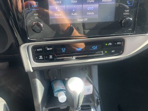 Used 2017 Toyota Corolla LE FWD image 3