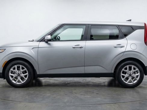 Used 2025 Kia Soul LX w/ LX Technology Package FWD image 5