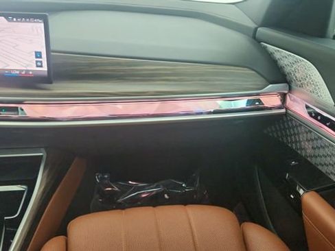 Used 2023 BMW i7 xDrive60 w/ Executive Package 2 AWD/4WD image 41