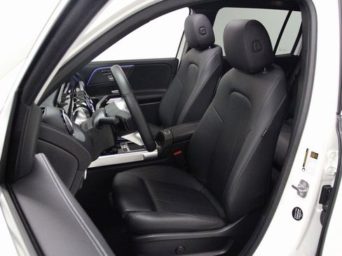 Certified 2025 Mercedes-Benz GLB 250 4MATIC image 19