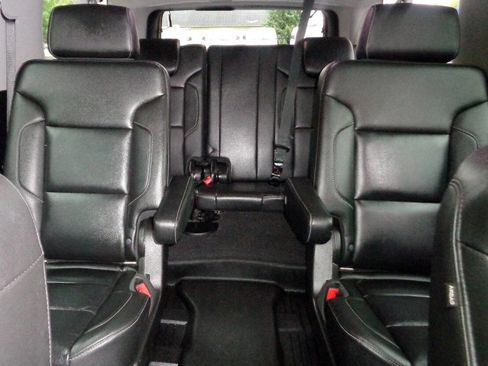 Used 2020 Chevrolet Suburban LT image 20