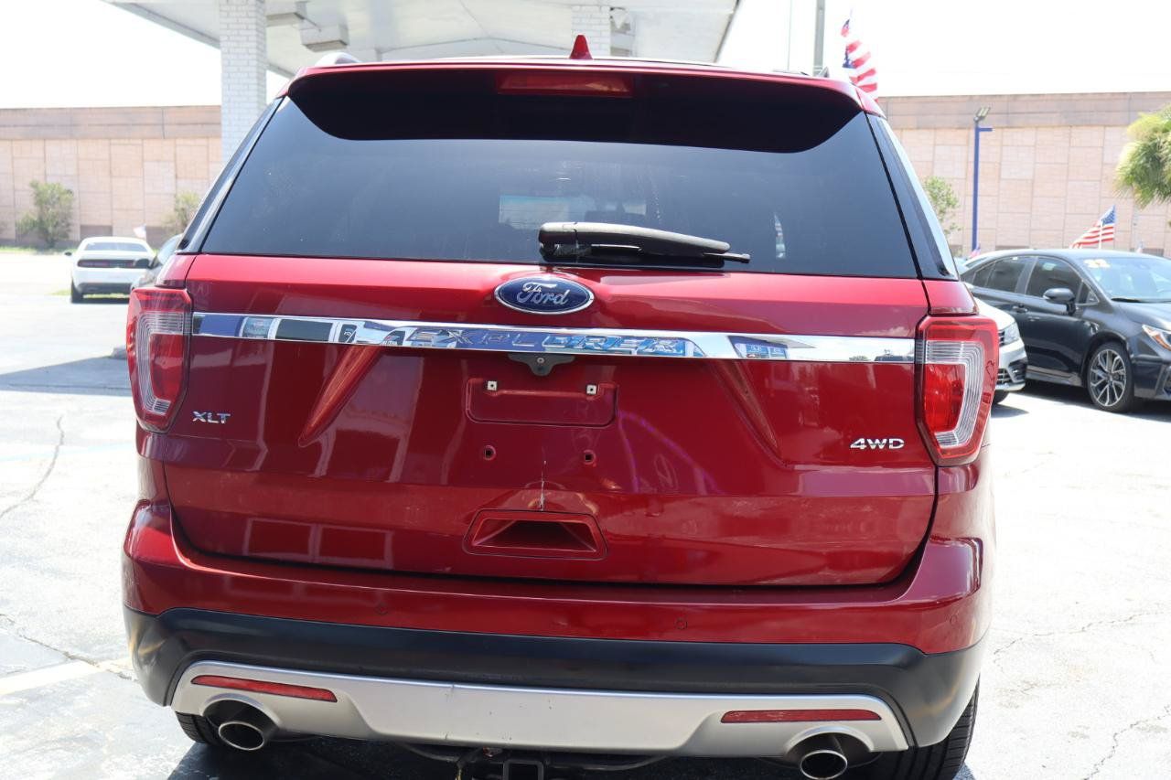 Used 2017 Ford Explorer XLT w/ Equipment Group 202A AWD/4WD image 5