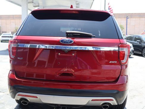 Used 2017 Ford Explorer XLT w/ Equipment Group 202A AWD/4WD image 5