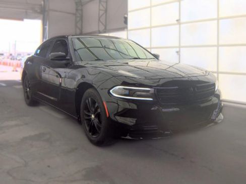 Used 2020 Dodge Charger SXT w/ Leather Interior Group RWD image 3