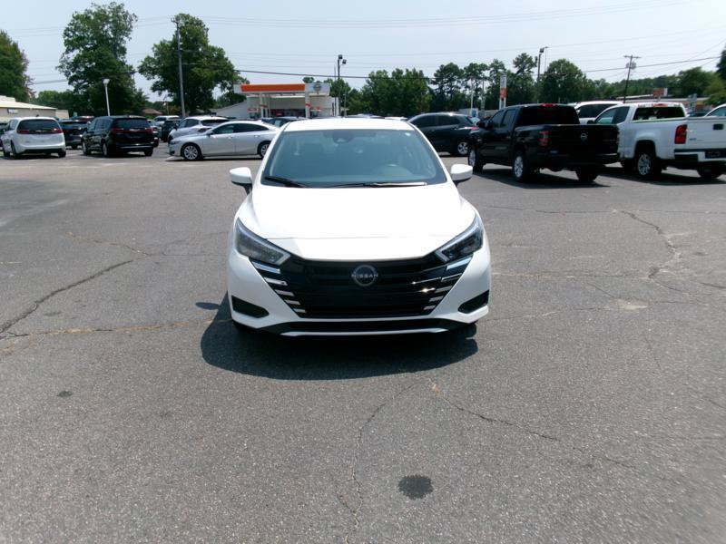 Used 2025 Nissan Versa SV FWD image 3