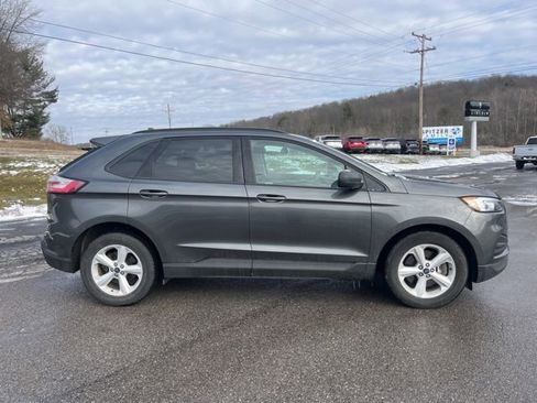 Used 2020 Ford Edge SE image 4