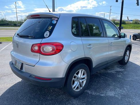 Used 2011 Volkswagen Tiguan S image 3