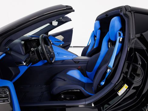 Used 2020 Chevrolet Corvette Stingray Premium Cpe w/ 3LT Preferred Equipment Group image 17