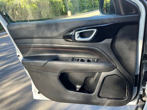 Used 2025 Jeep Compass Trailhawk image 20