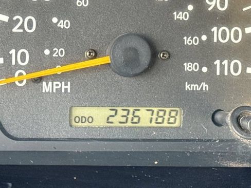 Used 2000 Toyota Tacoma PreRunner RWD image 16