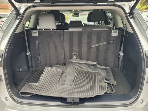 Used 2024 Toyota Highlander LE image 10