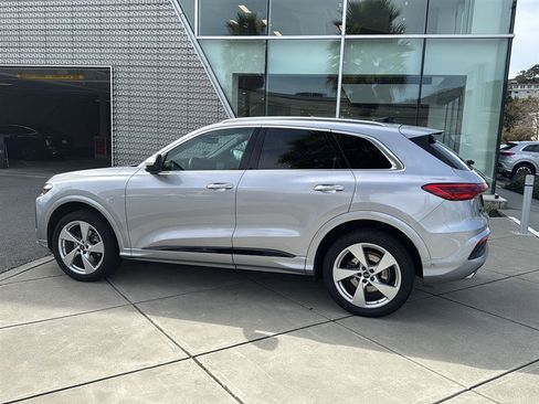 Used 2025 Audi Q5 Premium Plus w/ Premium Plus image 9