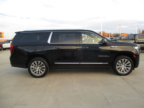 Used 2022 GMC Yukon XL Denali w/ Max Trailering Package image 6