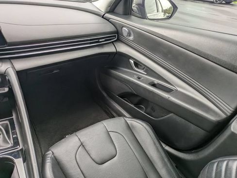 Certified 2023 Hyundai Elantra Limited FWD image 16