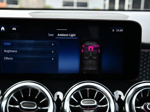 Used 2024 Mercedes-Benz GLB 250 image 21