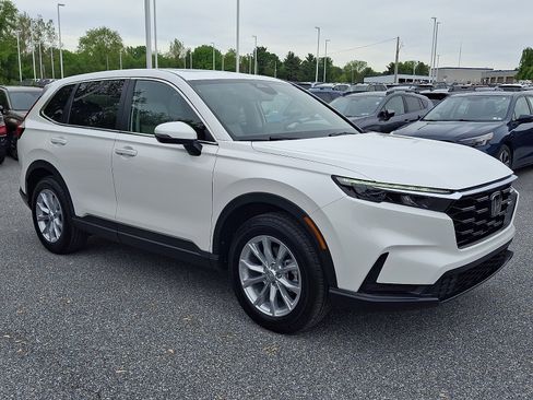 Used 2025 Honda CR-V EX image 3