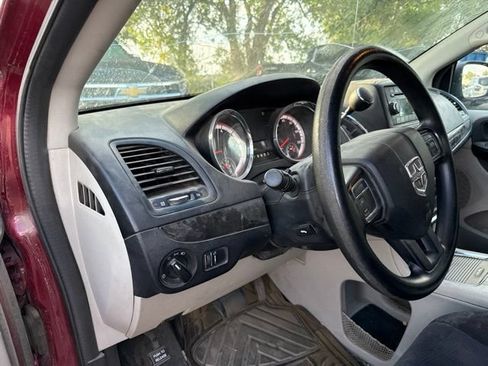 Used 2014 Dodge Grand Caravan SXT FWD image 13