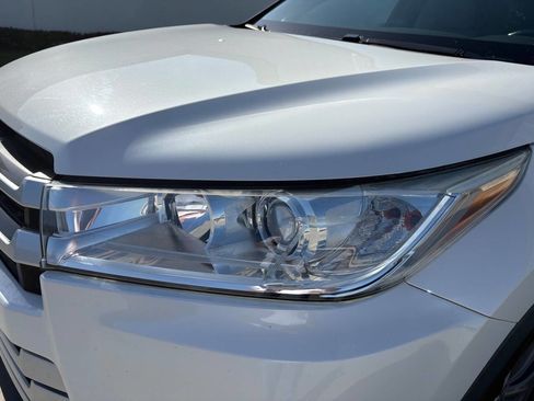 Used 2019 Toyota Highlander XLE AWD/4WD image 10