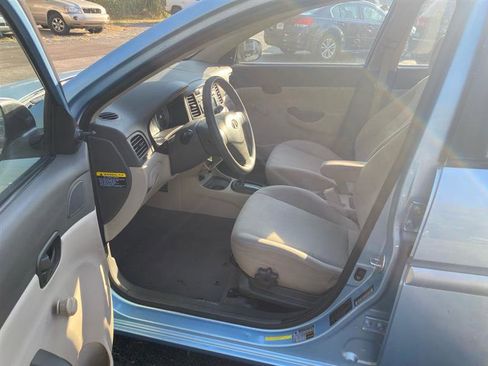 Used 2010 Hyundai Accent GLS image 9