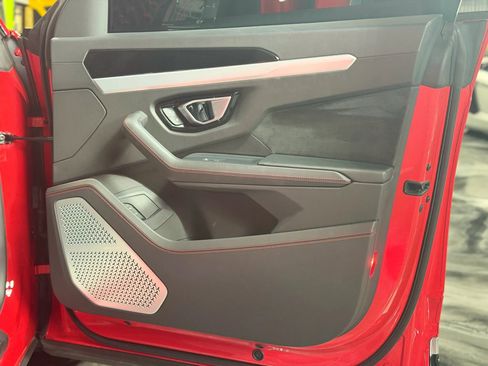 Used 2019 Lamborghini Urus Sport Utility 4D image 26