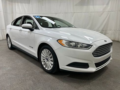 Used 2015 Ford Fusion S image 2