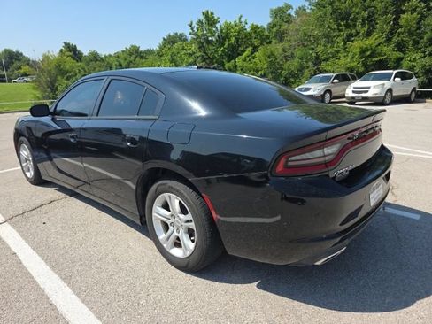 Used 2019 Dodge Charger SXT RWD image 3
