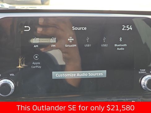 Used 2022 Mitsubishi Outlander SE image 29