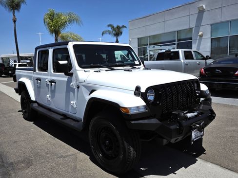 Used 2021 Jeep Gladiator Sport AWD/4WD image 6