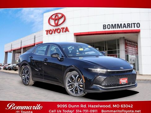 Used 2024 Toyota Crown image 1