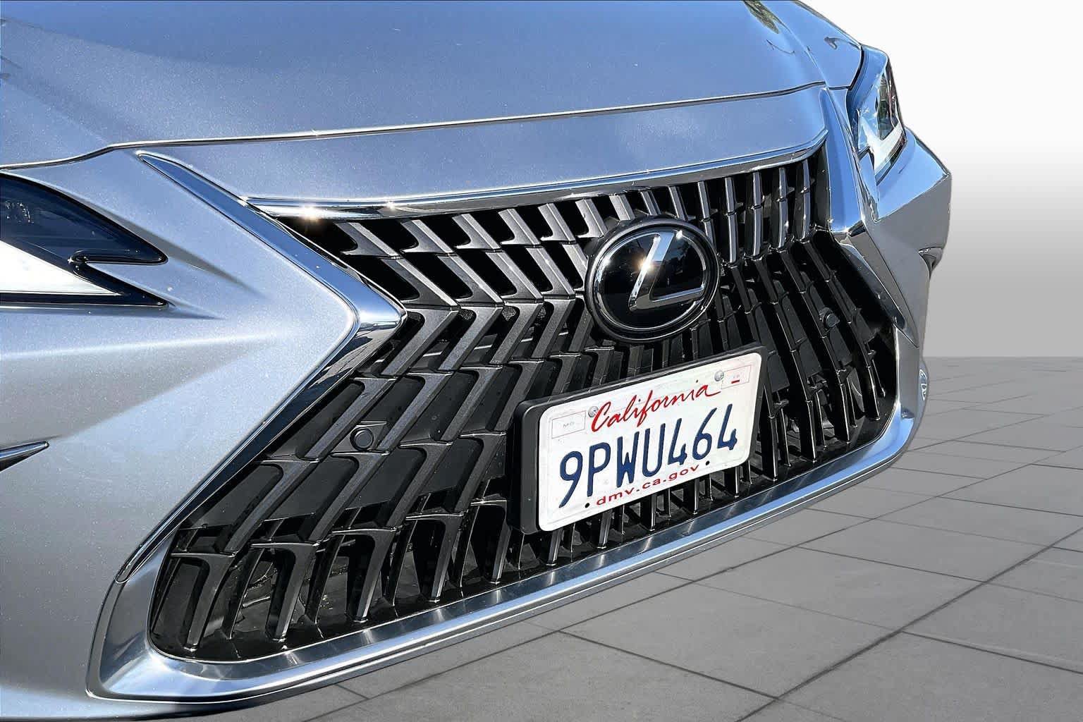 Used 2025 Lexus ES 300h w/ Premium Package FWD image 29