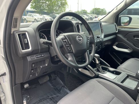 Used 2025 Nissan Frontier SV RWD image 13