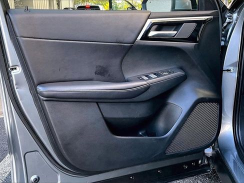 Used 2024 Mitsubishi Outlander SE image 2