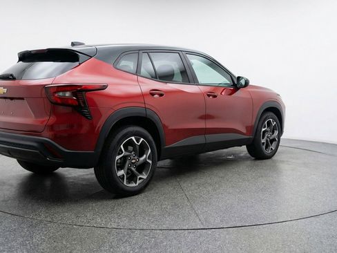 Used 2025 Chevrolet Trax LT image 9