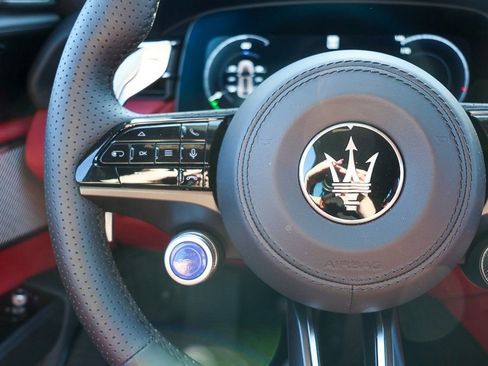 New 2025 Maserati Grecale Folgore image 12