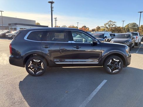 New 2025 Kia Telluride S image 8