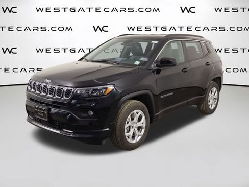 Used 2024 Jeep Compass Latitude AWD/4WD image 1