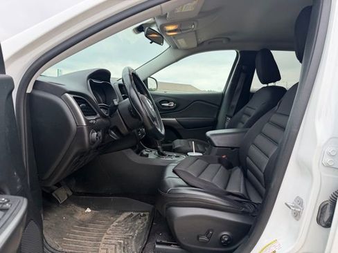 Used 2019 Jeep Cherokee Latitude Plus AWD/4WD image 9