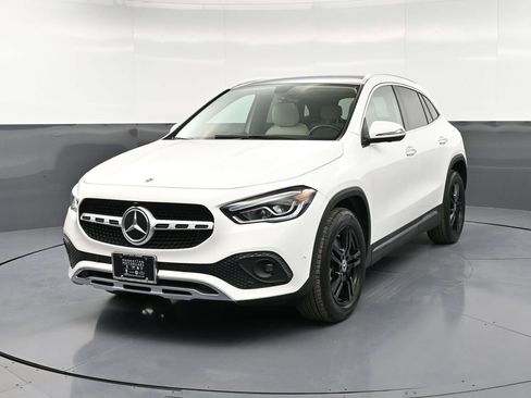 Used 2022 Mercedes-Benz GLA 250 4MATIC image 1