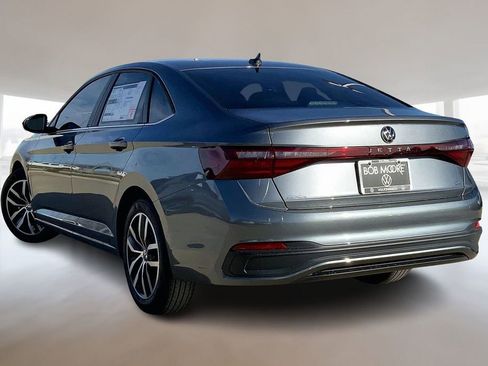 Used 2026 Volkswagen Jetta SE FWD image 3