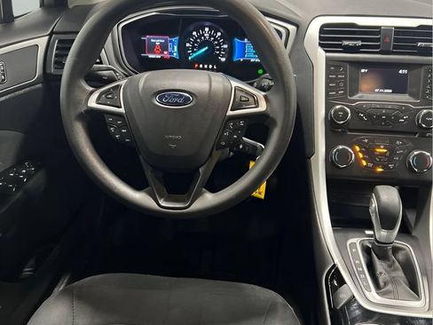 Used 2015 Ford Fusion SE FWD image 12
