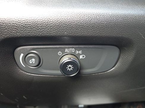 Used 2023 Chevrolet Traverse LT w/ Midnight/Sport Edition image 27