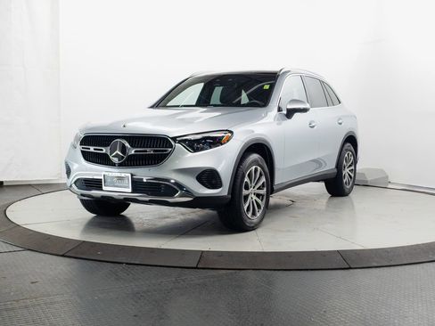 Used 2024 Mercedes-Benz GLC 300 4MATIC w/ Driver Assistance Package image 3