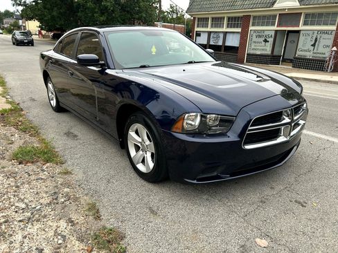Used 2014 Dodge Charger SE image 2