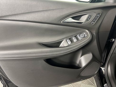 Certified 2024 Buick Encore GX Avenir FWD image 19