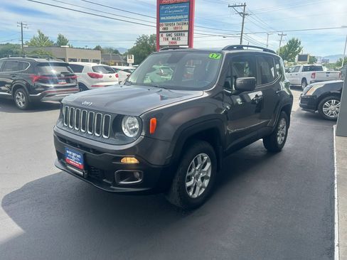 Used 2017 Jeep Renegade Latitude AWD/4WD image 2