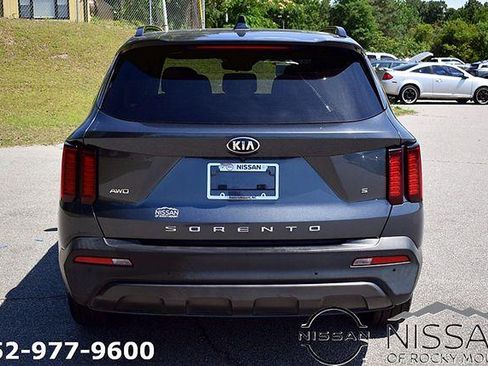 Used 2021 Kia Sorento S w/ Panoramic Sunroof Package AWD/4WD image 6