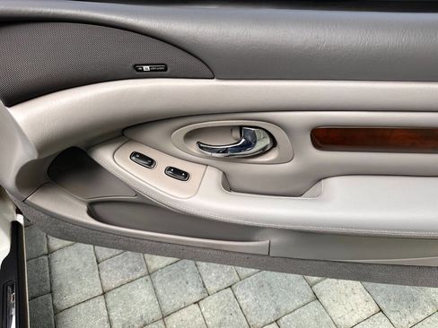 Used 1998 Lincoln Mark VIII RWD image 62
