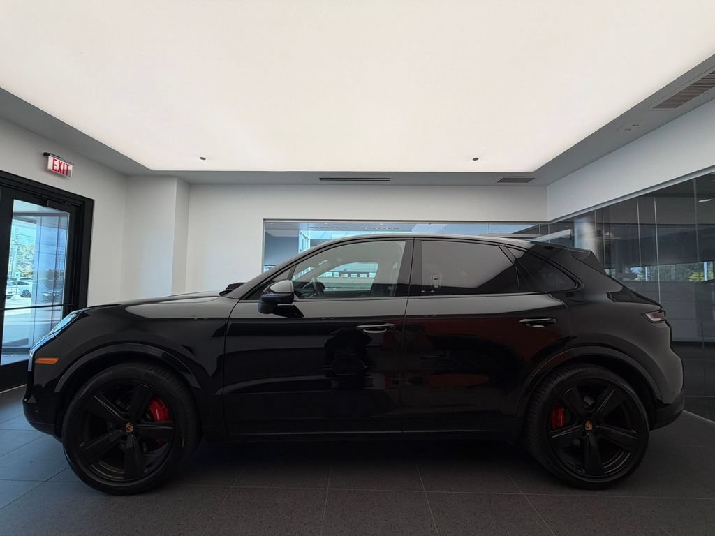 Certified 2025 Porsche Cayenne S AWD/4WD image 2